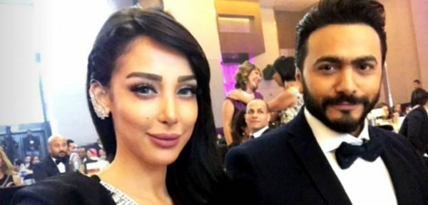 تامر حسني وزوجته