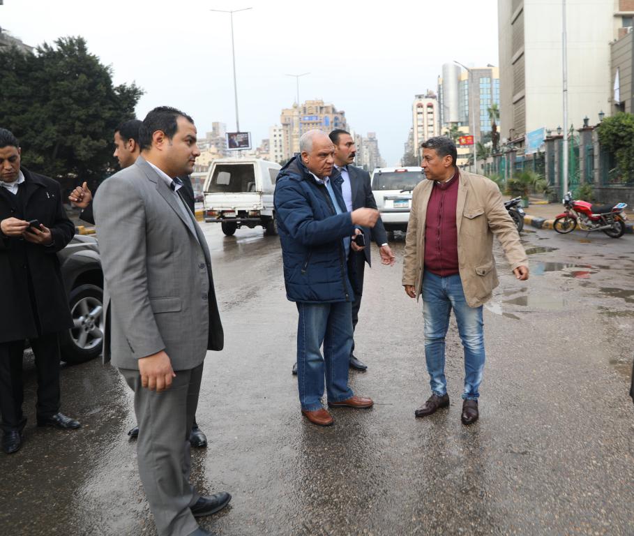 محافظ الجيزة يتابع أعمال شفط مياه الأمطار 