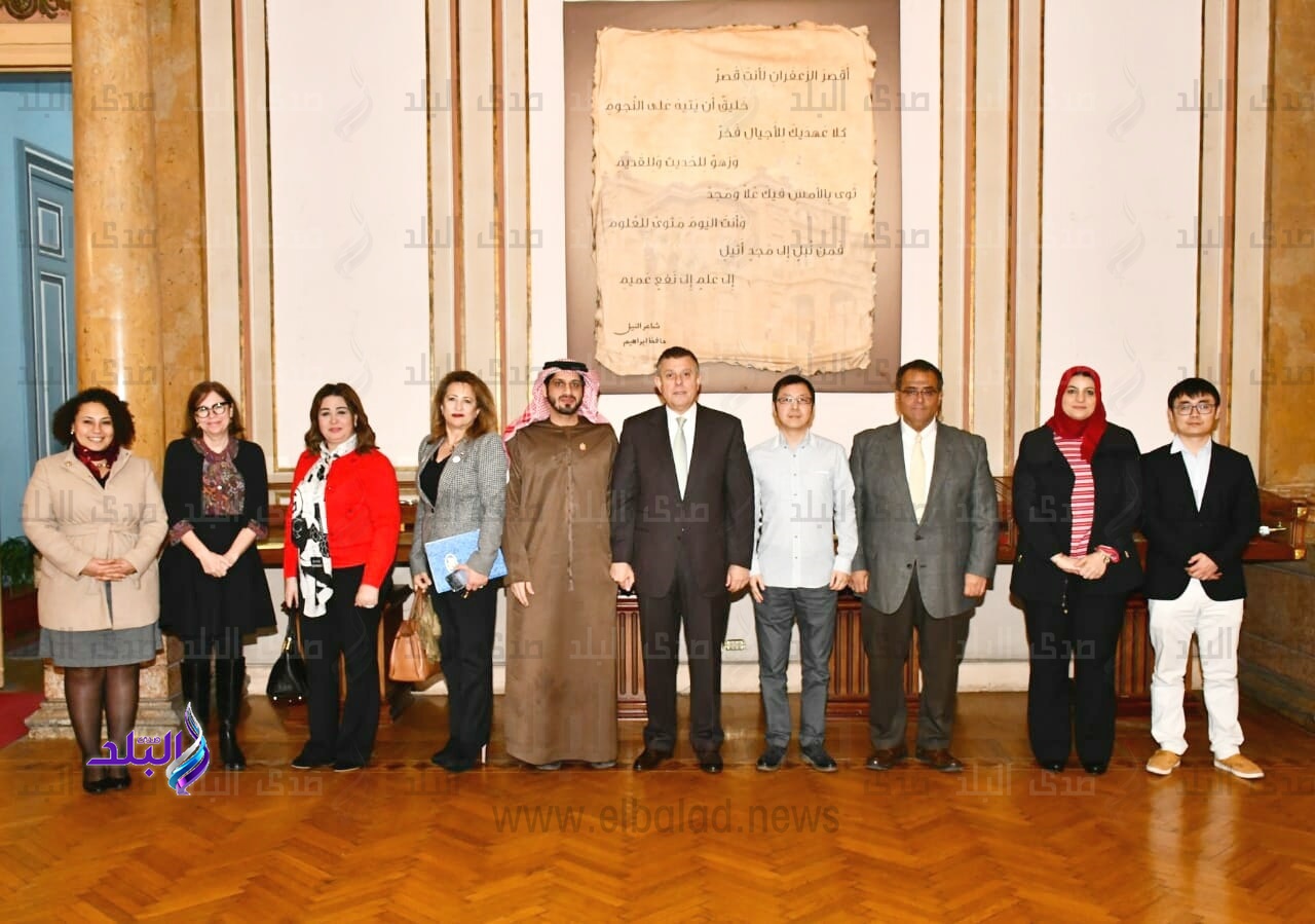 رئيس جامعة عين شمس يستقبل وفد من جامعة بن زايد 