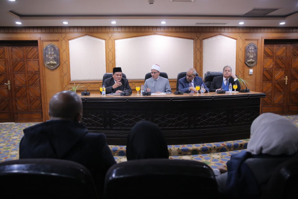 وكيل الأزهر يستقبل وفد ماليزي رفيع المستوى لبحث سبل التعاون 