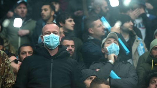 فيروس كورونا يضرب ملاعب كرة القدم