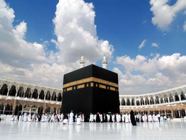 إلغاء السعودية تأشيرات العمرة لتفشي كورونا
