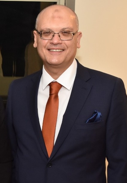 عميد كلية تجارة عين شمس 