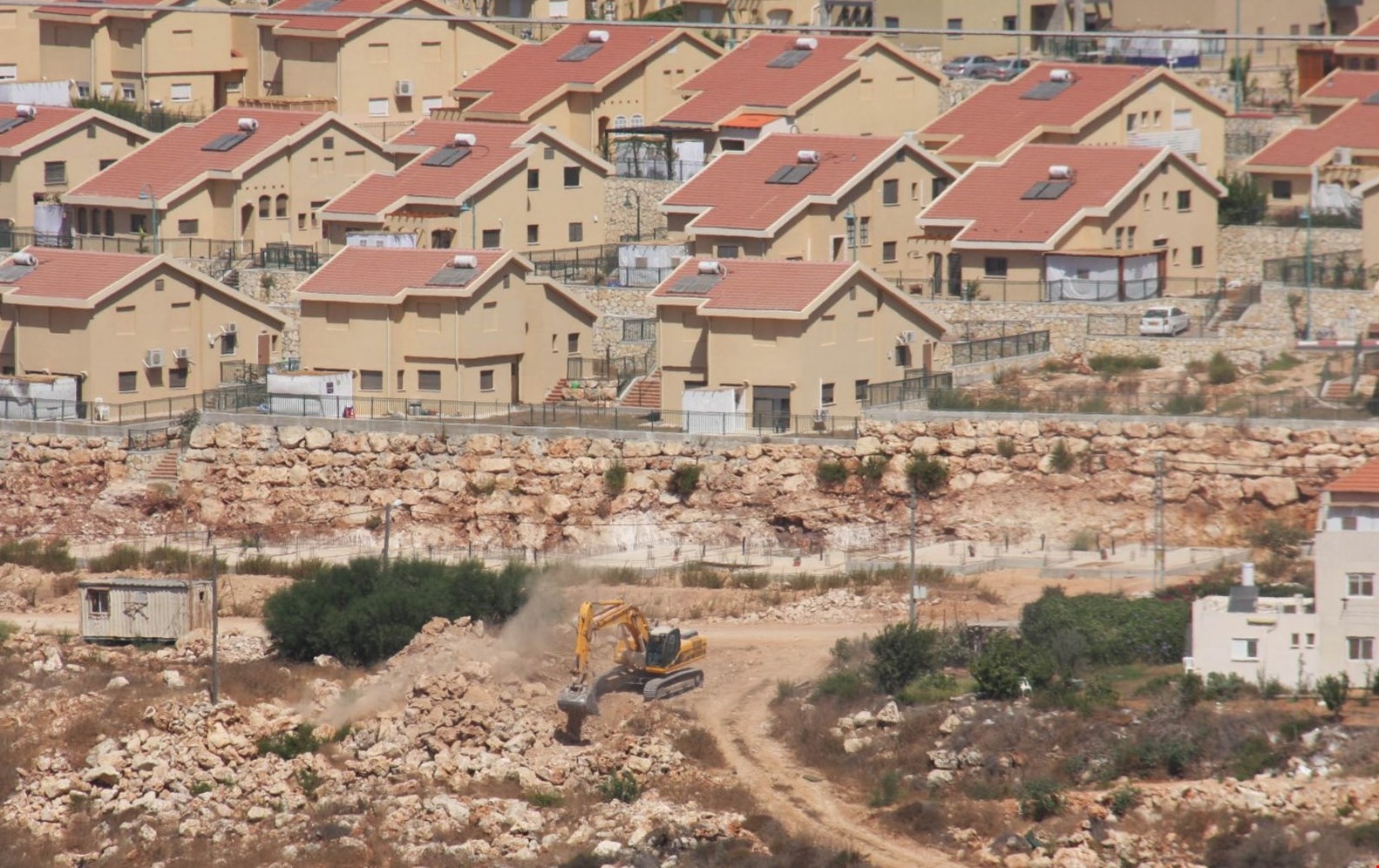 الاتحاد الأوروبي يدعو إسرائيل لوقف بناء المستوطنات