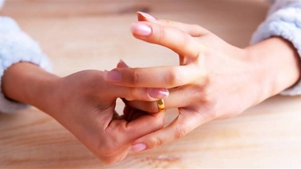 حكم من قال لزوجته تحرمين علي .. الإفتاء ترد.. فيديو
