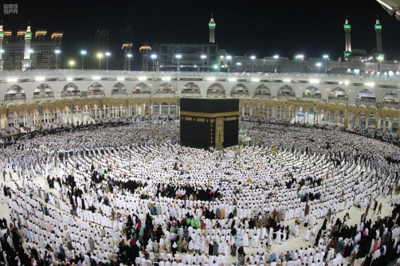 إمام الحرم المكي: هذا العمل يقي من الفتن والأمراض 