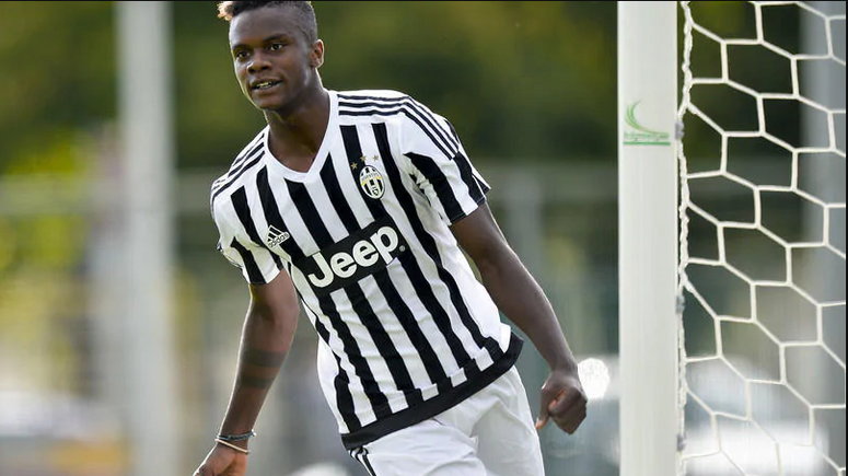 إصابة كينج اودوه لاعب يوفنتوس السابق بفيروس كورونا