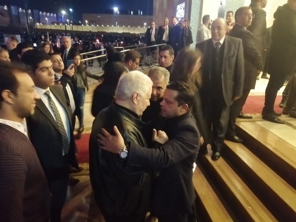 مرتضى منصور و محمد هنيدي في عزاء الرئيس الأسبق مبارك ..صور