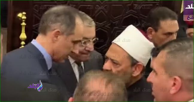 شيخ الأزهر يشارك في عزاء مبارك