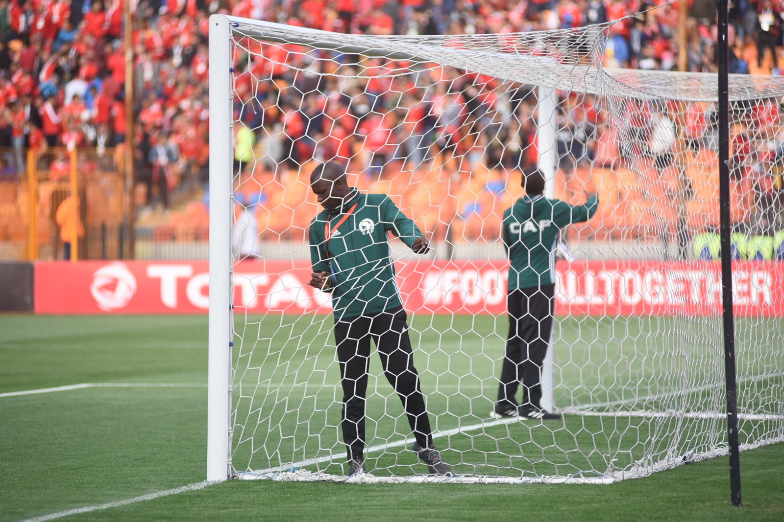 طاقم تحكيم مباراة الأهلي وصن داونز