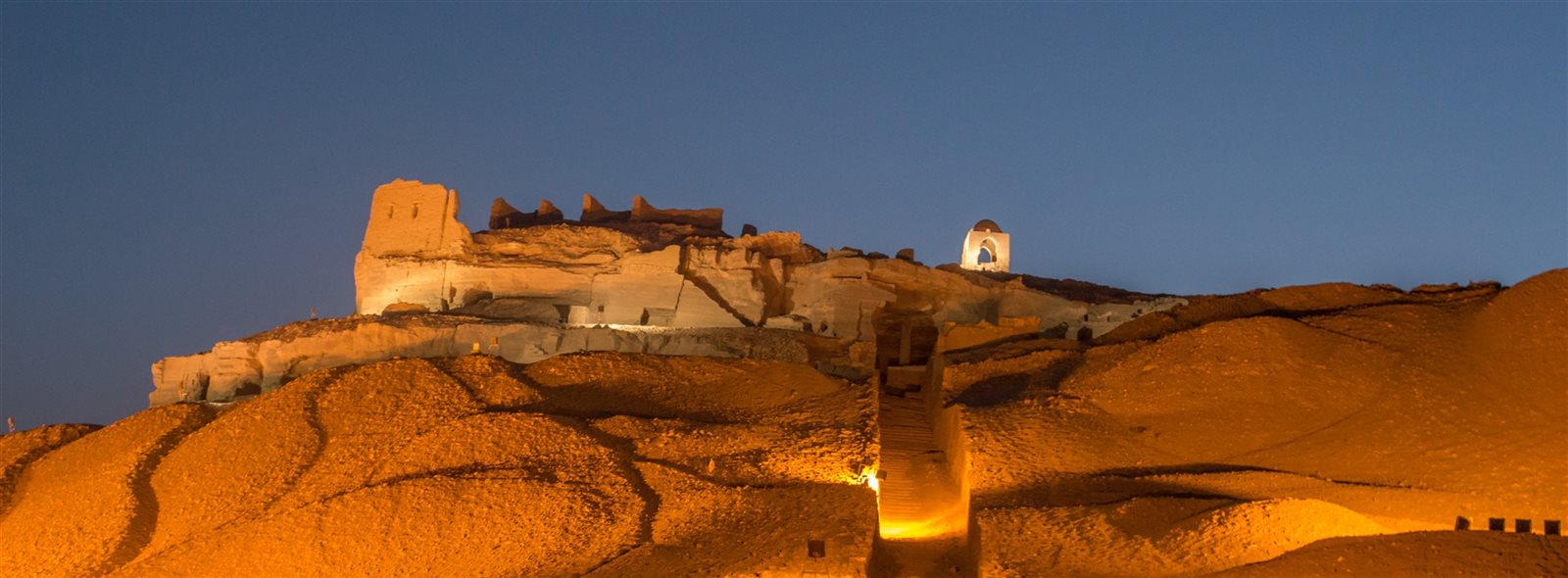 مقابر النبلاء بأسوان