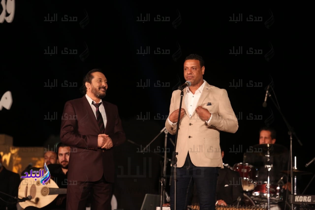 على الحجار يغازل جماهير قنا بأغنية " قالوا علينا ديابة" 