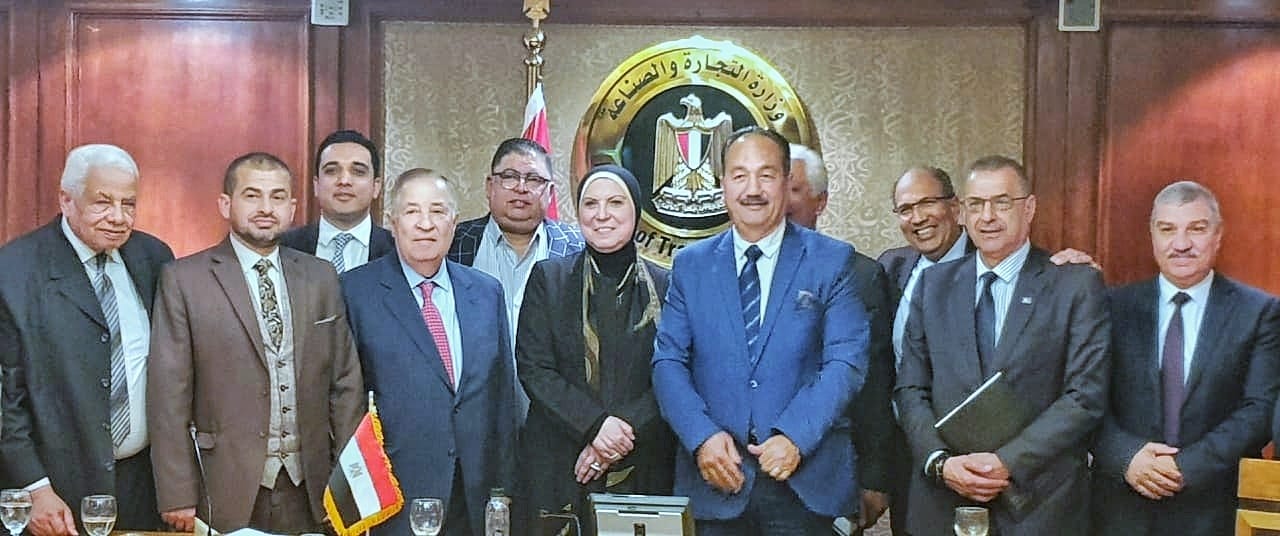 وزيرة التجارة و الصناعة 