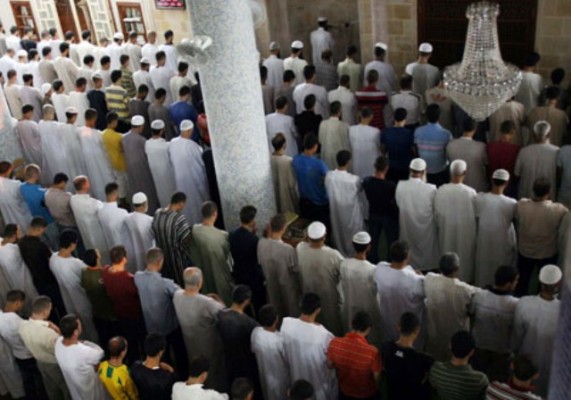 فضل من صلى على جنازته ثلاثة صفوف