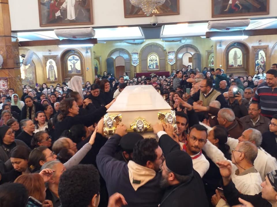 البابا تواضروس الثاني يعزي مطران الفيوم