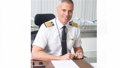 احمد عادل رئيس الشركة القابضة لمصر للطيران 