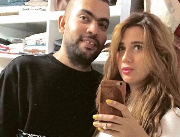 خالد عليش وزوجته