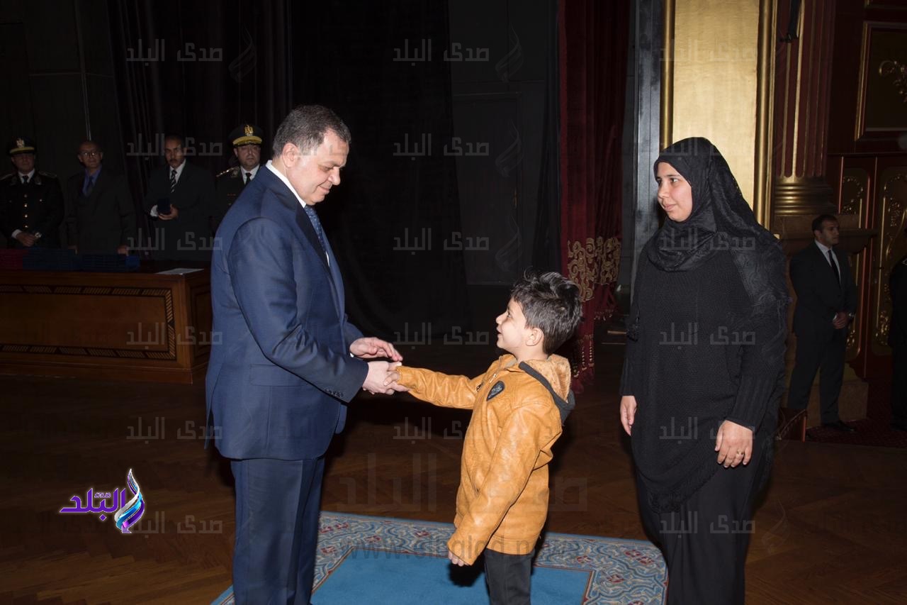 تكريم اسر شهداء الشرطة 