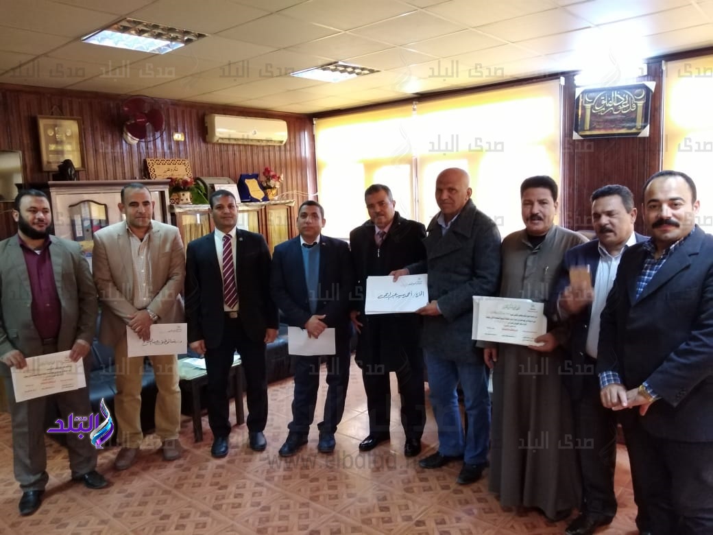 جامعة حلوان تكرم قيادات وأهالي مركز أطفيح