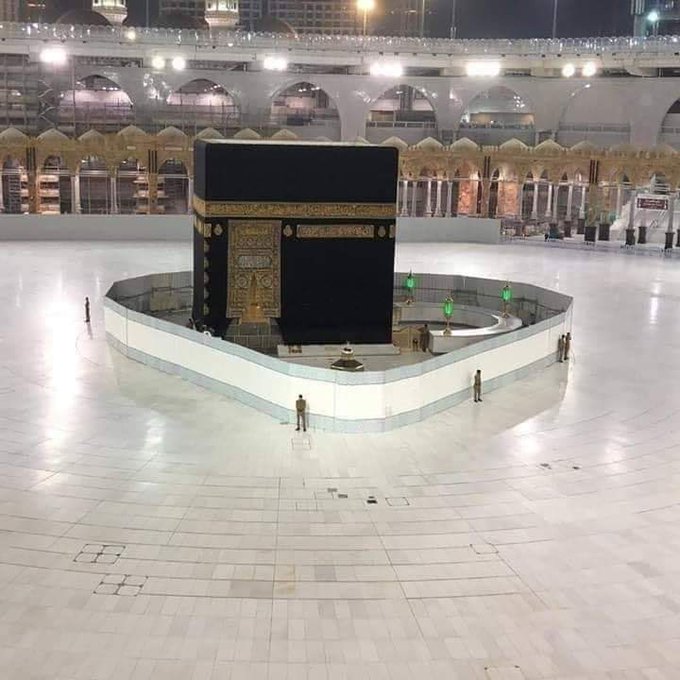 بناء جدار مؤقت حول الكعبة