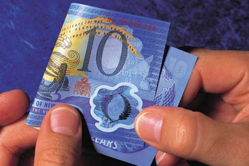 العملات البلاستيكية - أرشيفية