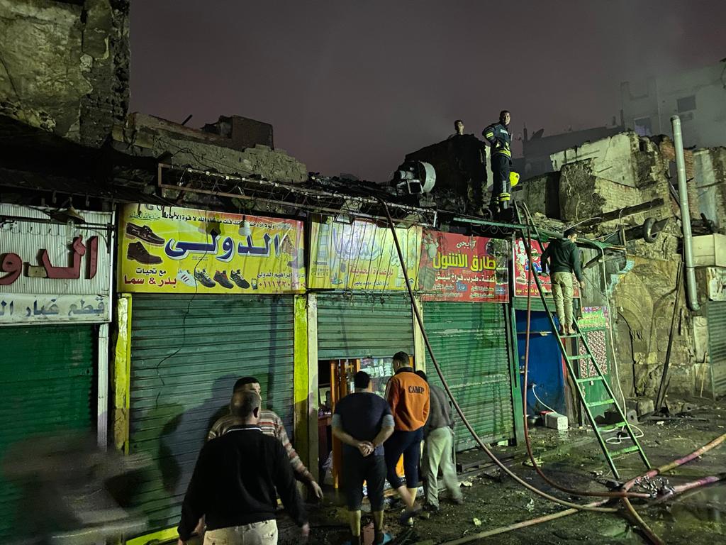 لجنة هندسية لفحص آثار حريق الدرب الأحمر