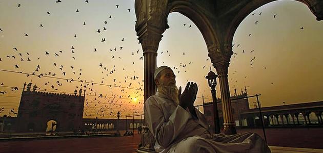 صحة حديث من صلى الفجر في جماعة ثم جلس يذكر الله