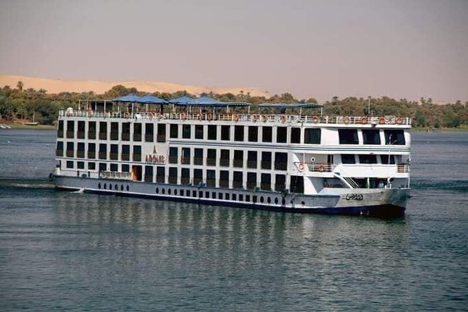 شاهد الباخرة التي تقل 12 راكبا مصابا بكورونا في مصر