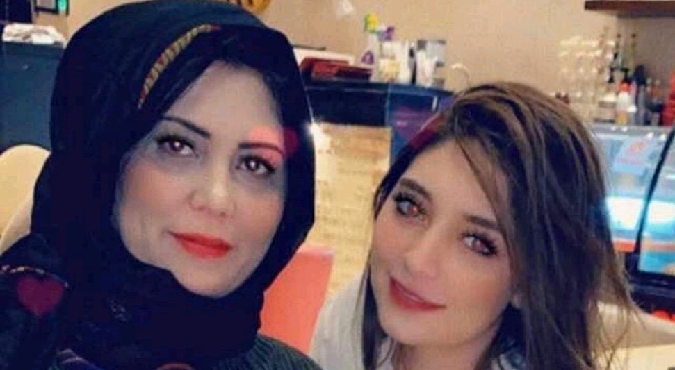 دارين حلمى ووالدتها