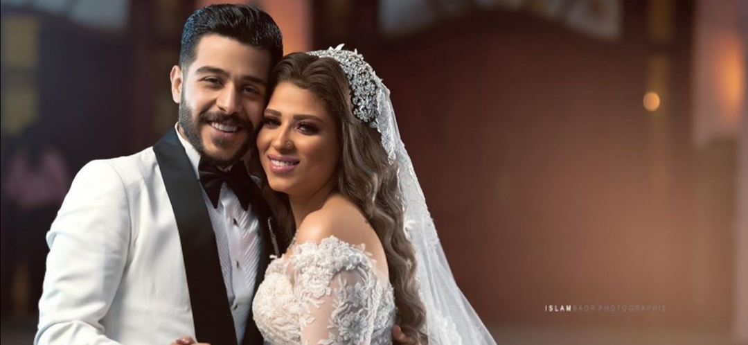 أحمد كامل وزوجتة