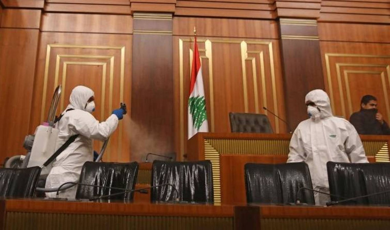 لبنان يعلن الطوارئ ويمنع التجمعات ويوقف الطيران مع 4 دول