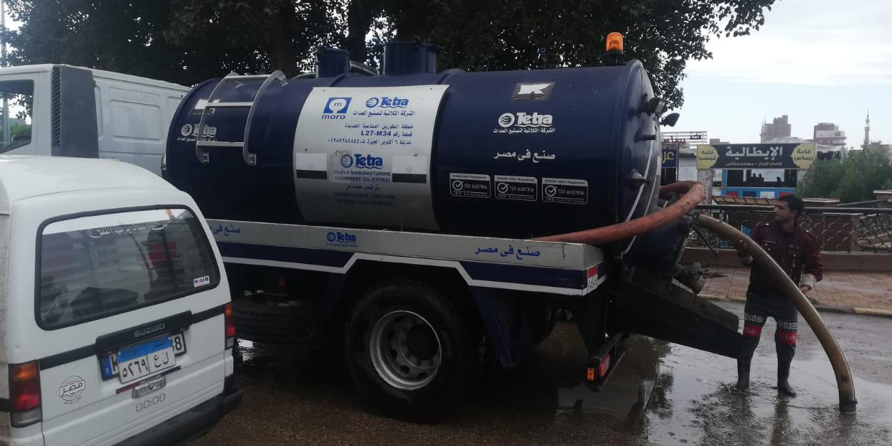سيارات لشفط مياه الأمطار