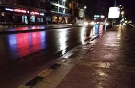 رجال البترول يتحدون الطقس السيئ من أجل الإنتاج