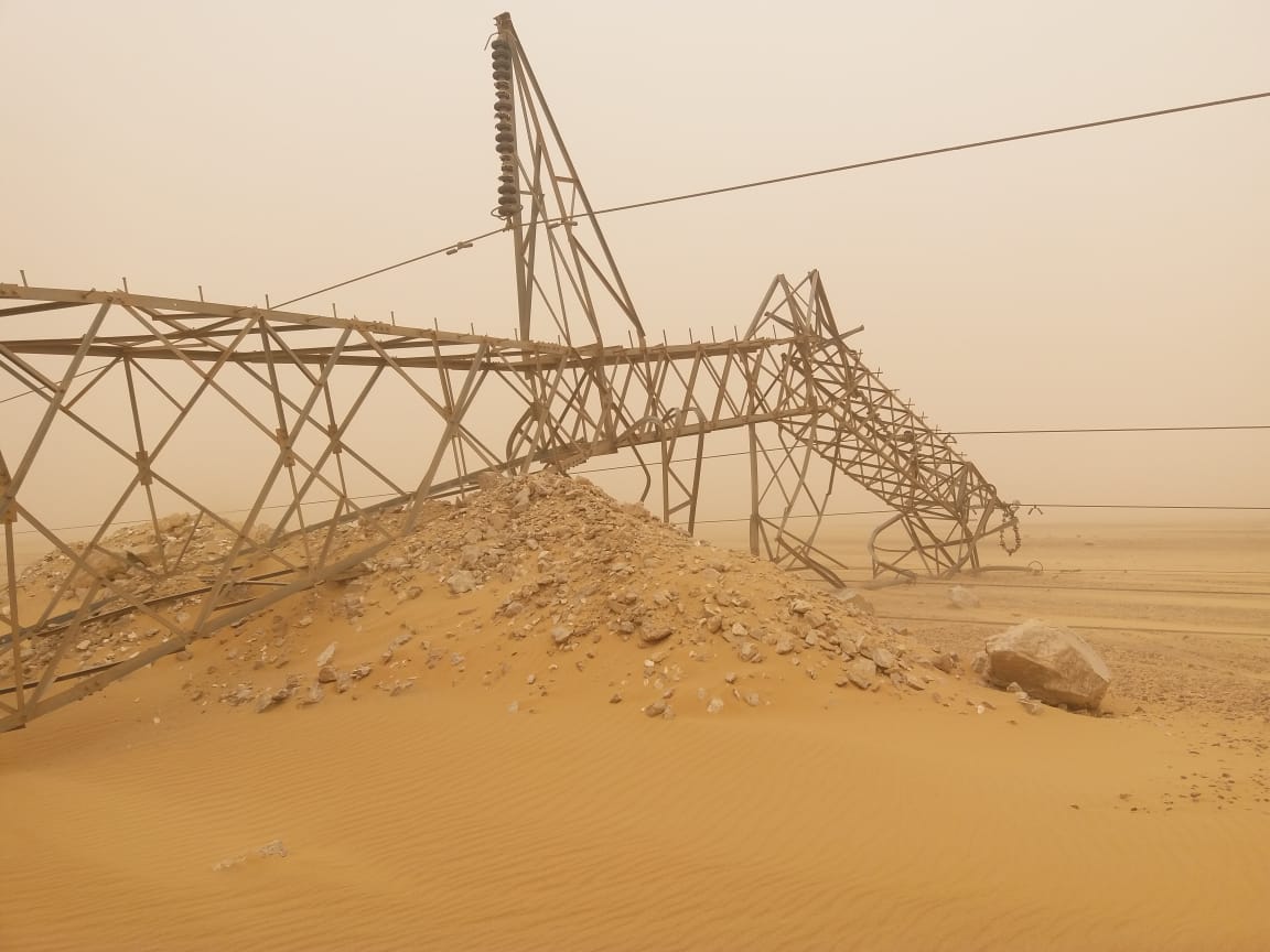 أعمدة الكهرباء 