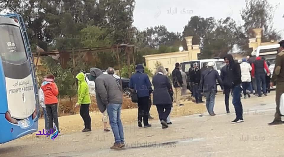 سائحون ألمان وانجليز يزرون اثار تونا الجبل بالمنيا