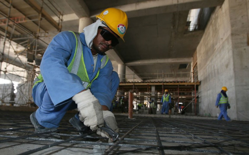 عمال منشآت كأس العالم بقطر