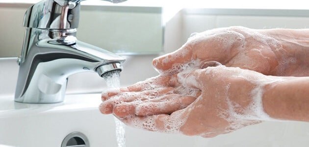غسل وتطهير اليدين العلاج الاول للكورونا