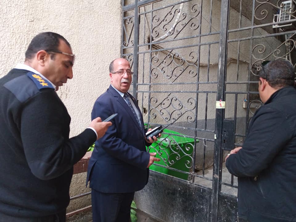 رئيس حي الزيتون يغلق سناتر الدروس وصالات الجيم والسيبرات