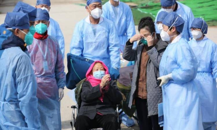 مسنة تعافت من فيروس كورونا