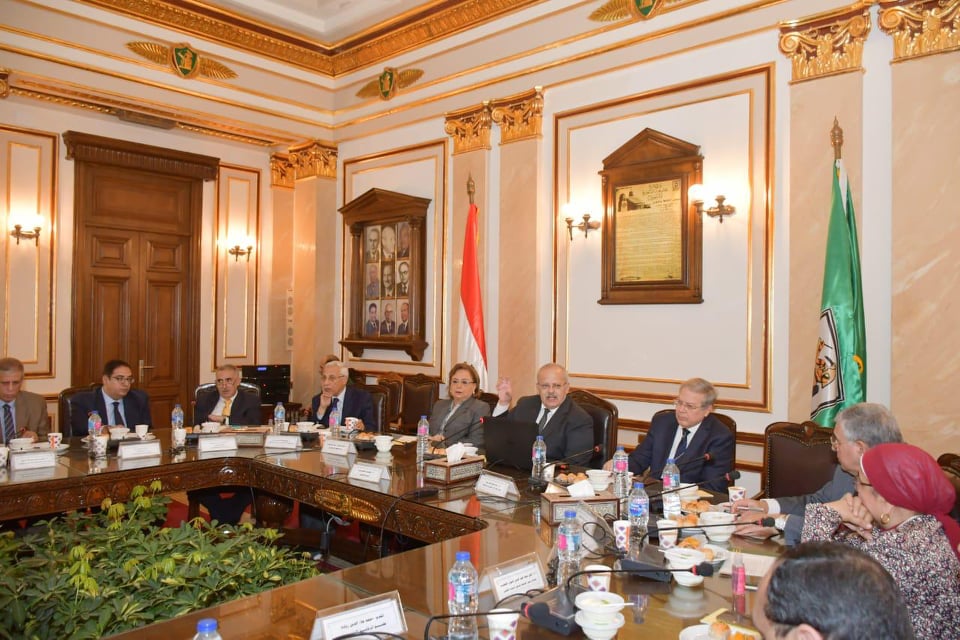 جانب من اجتماع مجلس عمداء جامعة القاهرة 