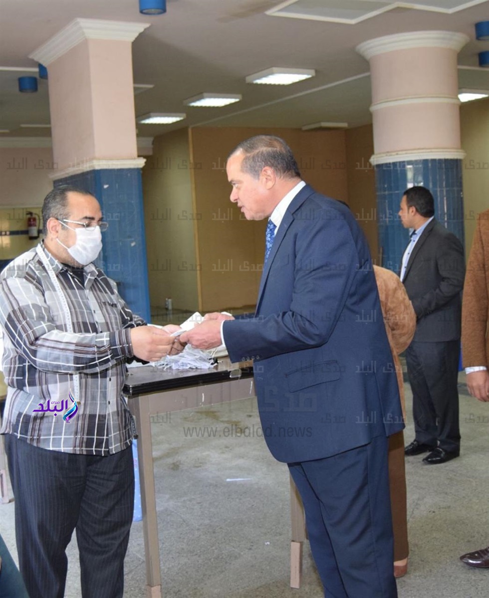  الدكتور أحمد عزيز رئيس جامعة سوهاج
