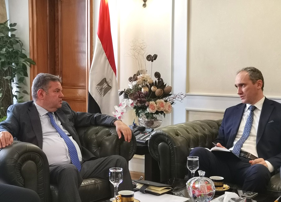 هشام توفيق وزير قطاع الاعمال العام