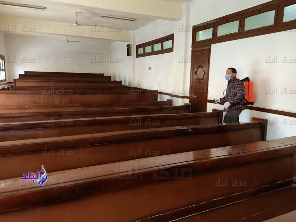 تعقيم مدرجات كليات جامعة الأزهر بعد تعليق الدراسة