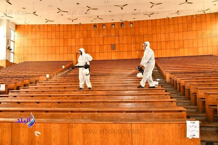 مصر تعقد المدارس والجامعات