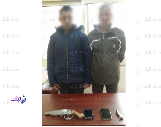 المتهمان عقب ضبطهما 