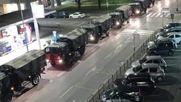 شاحنات الجيش الإيطالي تنقل جثث ضحايا كورونا