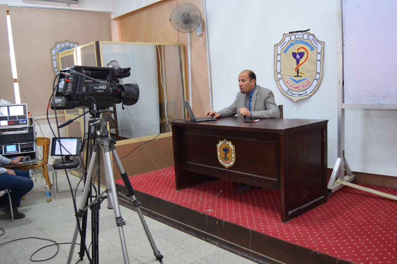  الدكتور احمد عزيز عبد المنعم رئيس جامعة سوهاج