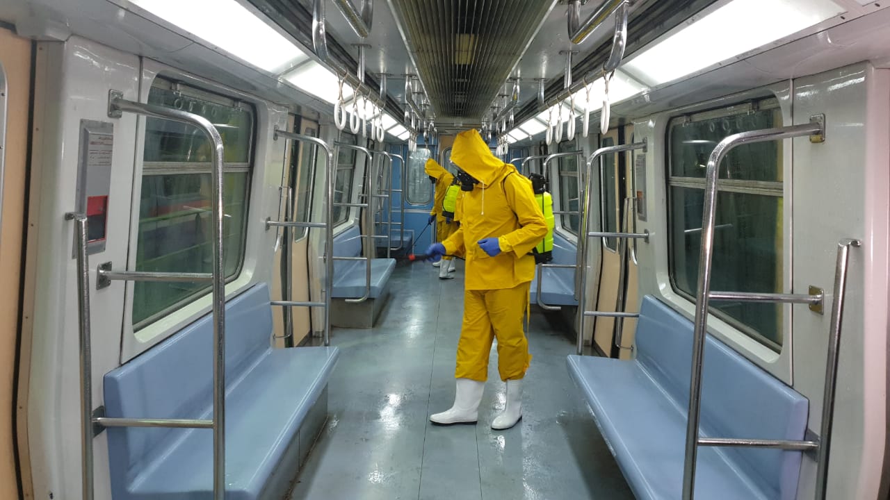 وزارة النقل تعقم المترو والقطارات 