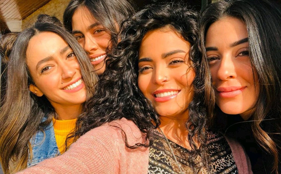 ابطال مسلسل حكايات بنات