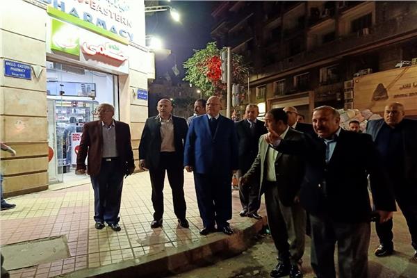 محافظ القاهرة يقود حملات لغلق المحلات